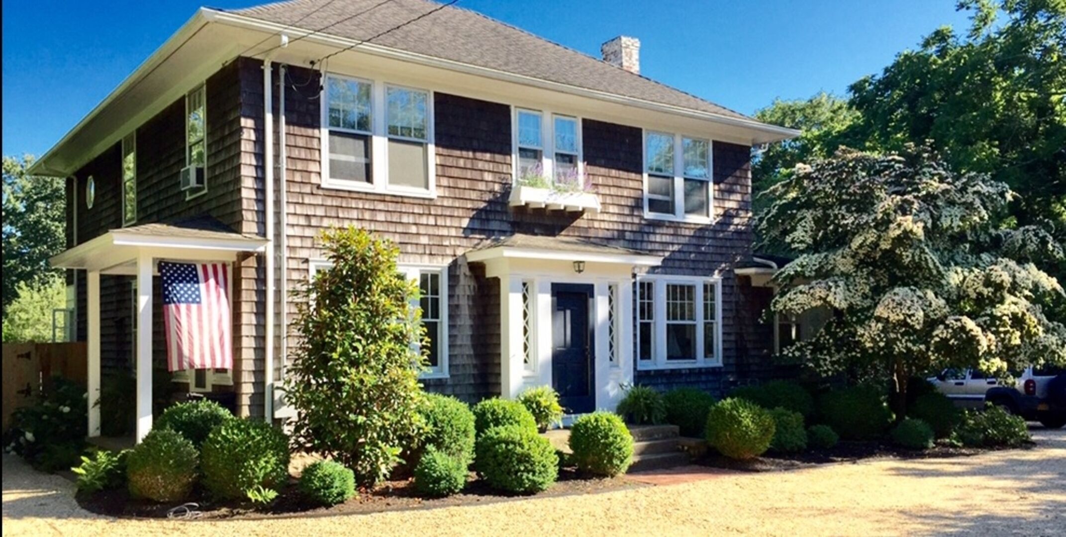 Bridgehampton Village Historical with Beautiful Yard/Heated Pool, Walk to Town!
