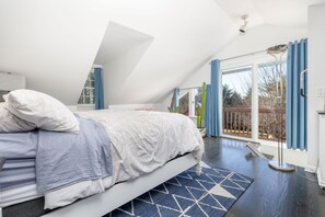 5 bedrooms, desk, iron/ironing board, travel cot