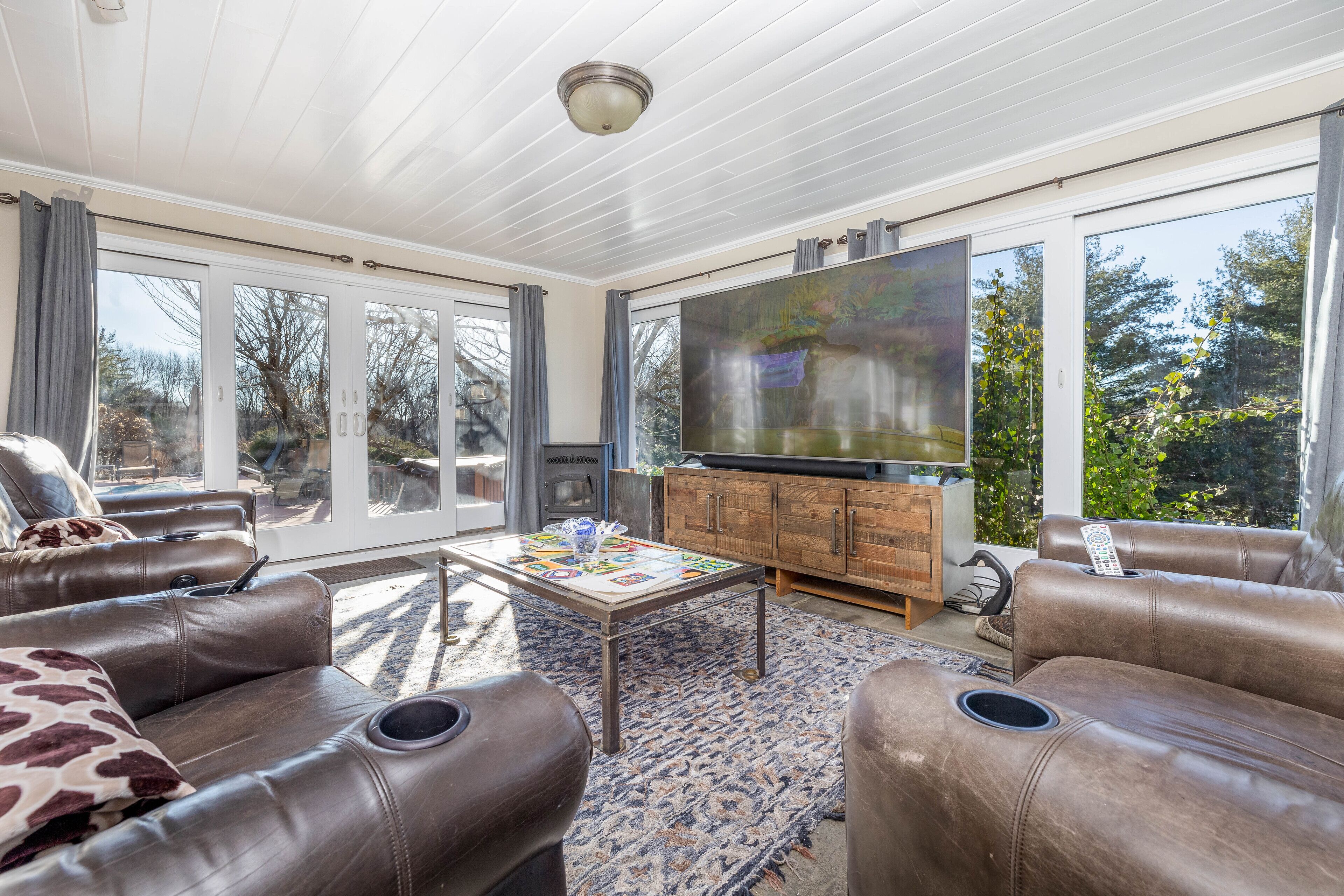 Smart TV, fireplace, video games, Netflix