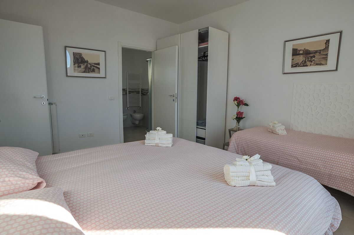 ROSSELLI, FORTEZZA, new apartment near the central station, possibility