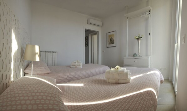 2 bedrooms, iron/ironing board, travel cot, free WiFi