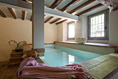 El Ferrer, in Olot with access to indoor swimming
