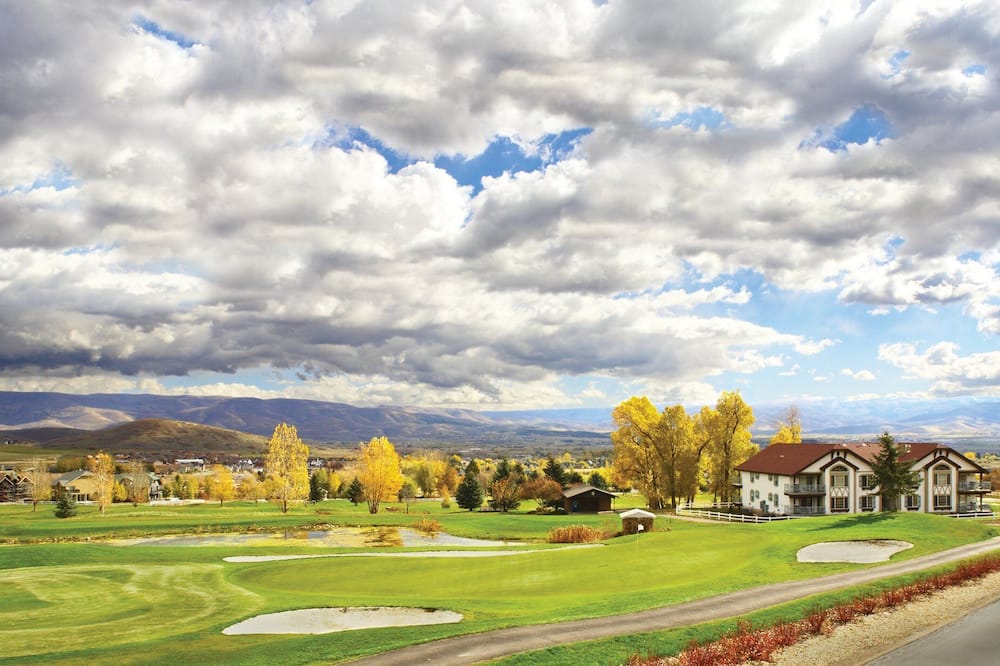 Valleys, meadows, rivers and gorgeous lakes!