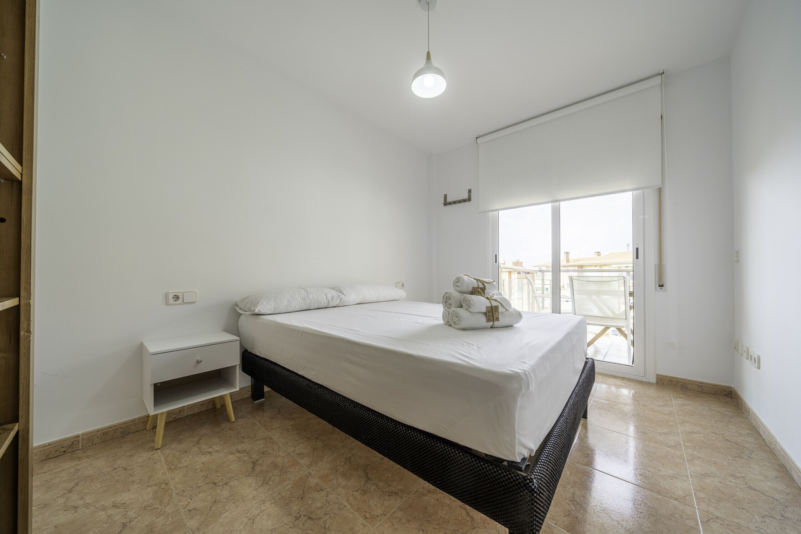 3 slaapkamers, een strijkplank/strijkijzer, gratis wifi, beddengoed