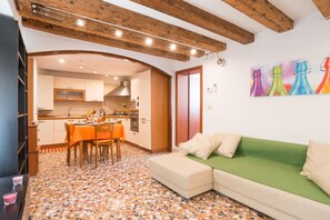 TV connectée, table de tennis de table