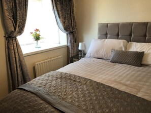 1 bedroom, bed sheets - Holiday home by the beach located on Conwy  marina area well behaved dog welcome (Conwy)