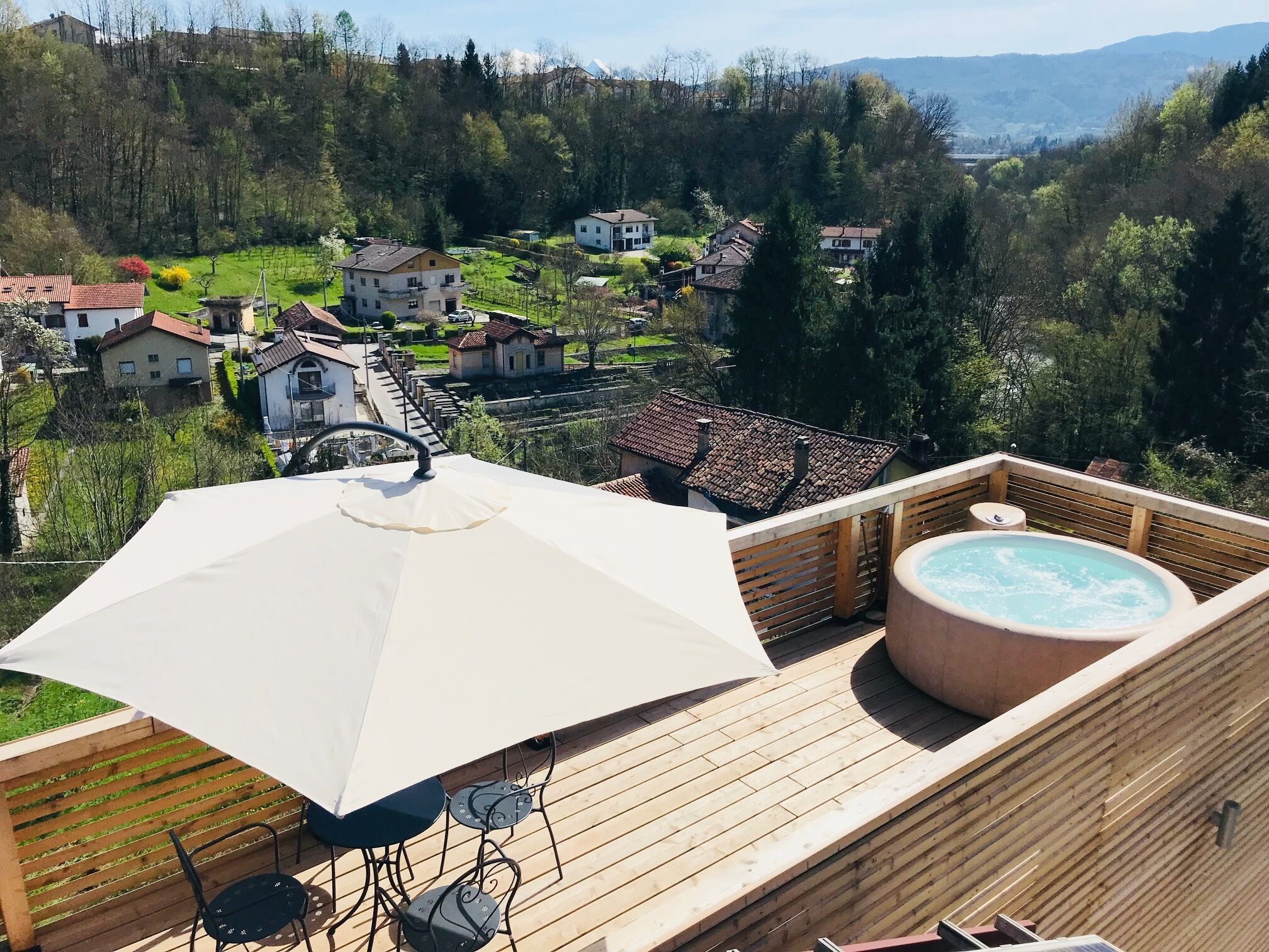 Outdoor spa tub