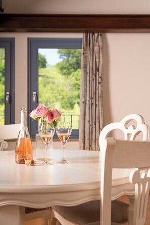 Dining - Farmhouse in the vineyards with garden and swimming pool (Fratte Rosa)