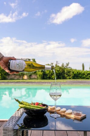 Pool - Farmhouse in the vineyards with garden and swimming pool (Fratte Rosa)