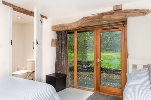 2 bedrooms - Barley Moo, St Kew with lovely countryside views. (Saint Kew)