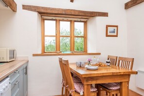 Dining - Barley Moo, St Kew with lovely countryside views. (Saint Kew)