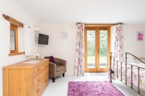 2 bedrooms - Barley Moo, St Kew with lovely countryside views. (Saint Kew)