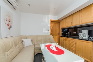 TV - Apartment in Crikvenica with Seaview, Terrace, Air condition, WIFI (3492-8) (Crikvenica)