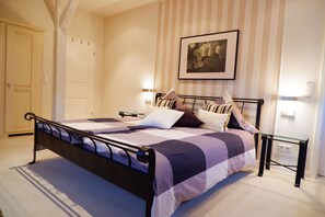 1 bedroom, travel cot, free WiFi, bed sheets