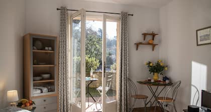 Charming studio in St Paul de vence in villa, with terrace