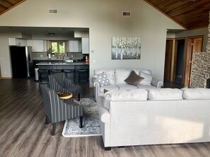 Smart-TV, peis, fotballspill og bordtennis