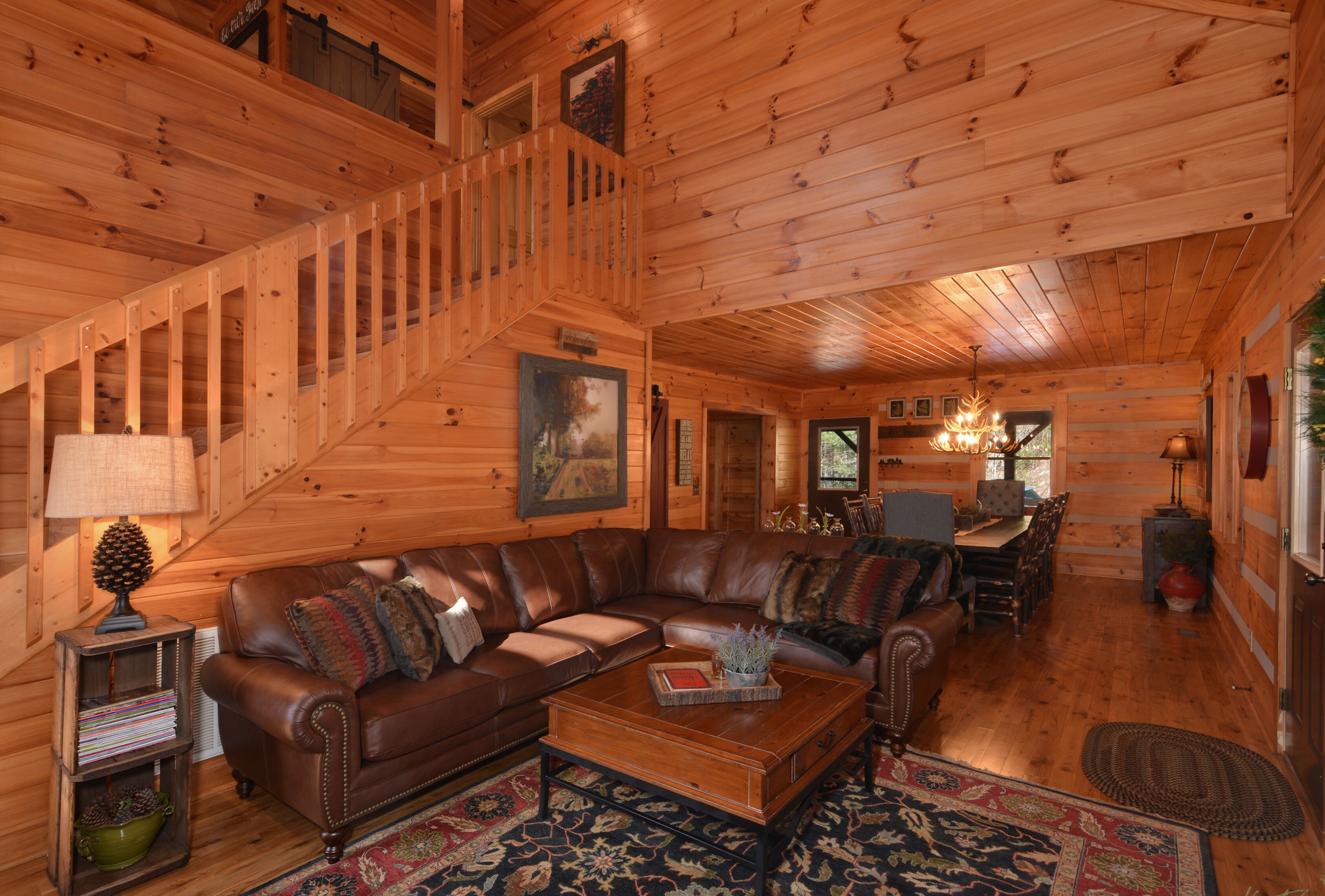☆ Luxury ☆ Cabin ☆ 2 K/3 Q ☆ Firepit ☆ Fireplace☆Rustic☆3 Smart TVs☆Large Decks☆