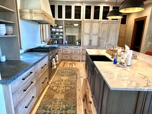 RECIENTEMENTE ACTUALIZADO, VERDADERO Ski In / Ski Out! Admiten mascotas, Lujo, Familias, Grupo, Sendero