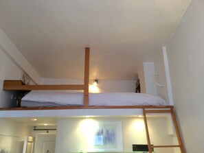 1 quarto, escrivaninha, ferros/tábuas de passar roupa, Wi-Fi