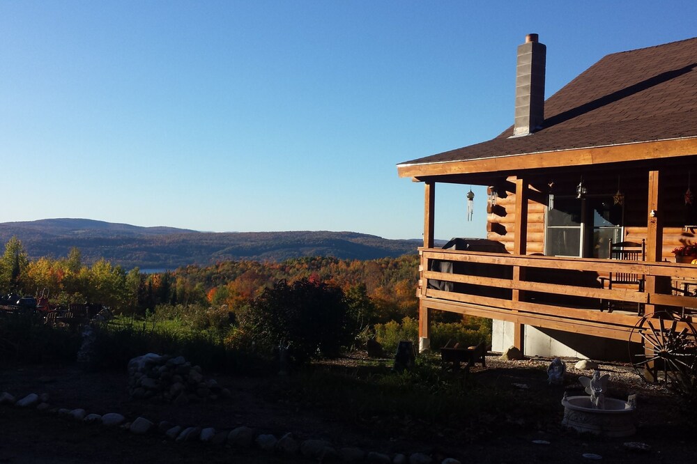 Country Log Cabin, Short/Long Term, First Floor Apartment! Mountain Top Views!