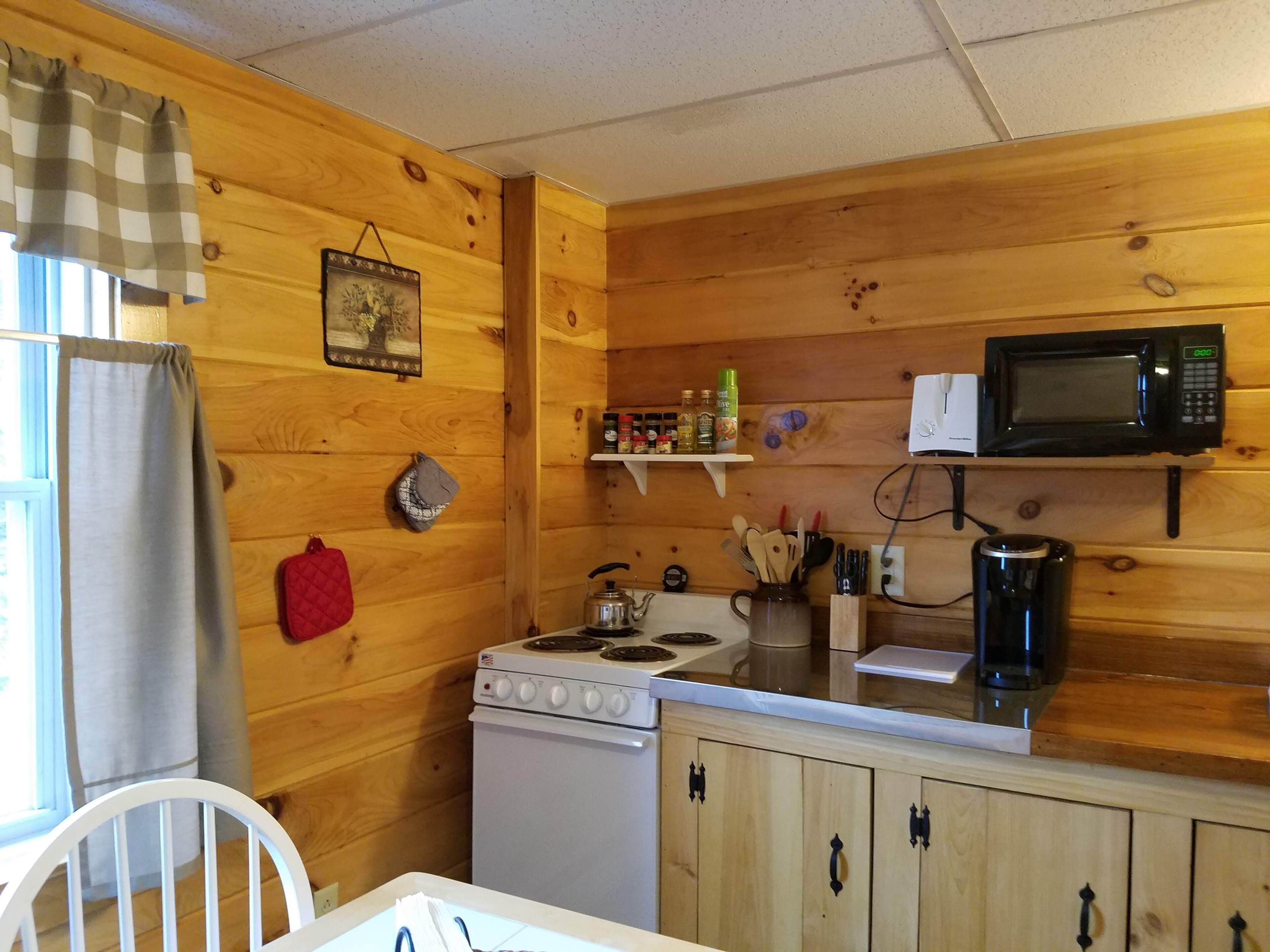 Country Log Cabin, Short/Long Term, First Floor Apartment! Mountain Top Views!