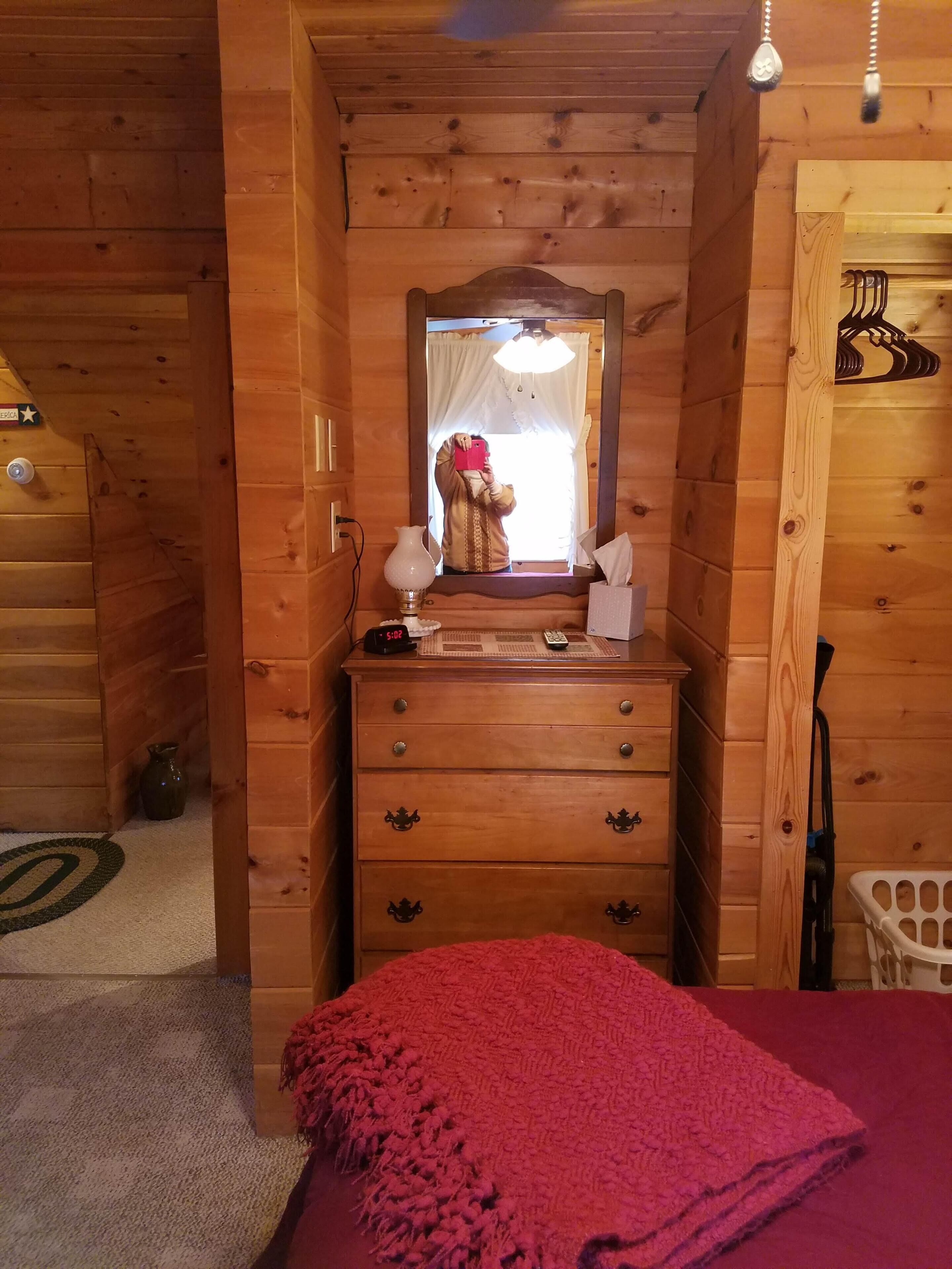 Country Log Cabin, Short/Long Term, First Floor Apartment! Mountain Top Views!