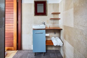 Shower, towels