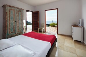 3 chambres, fer et planche à repasser, Wi-Fi, draps fournis
