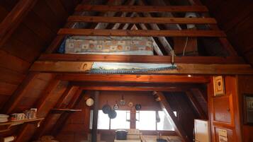 Fridge, oven, stovetop, coffee/tea maker