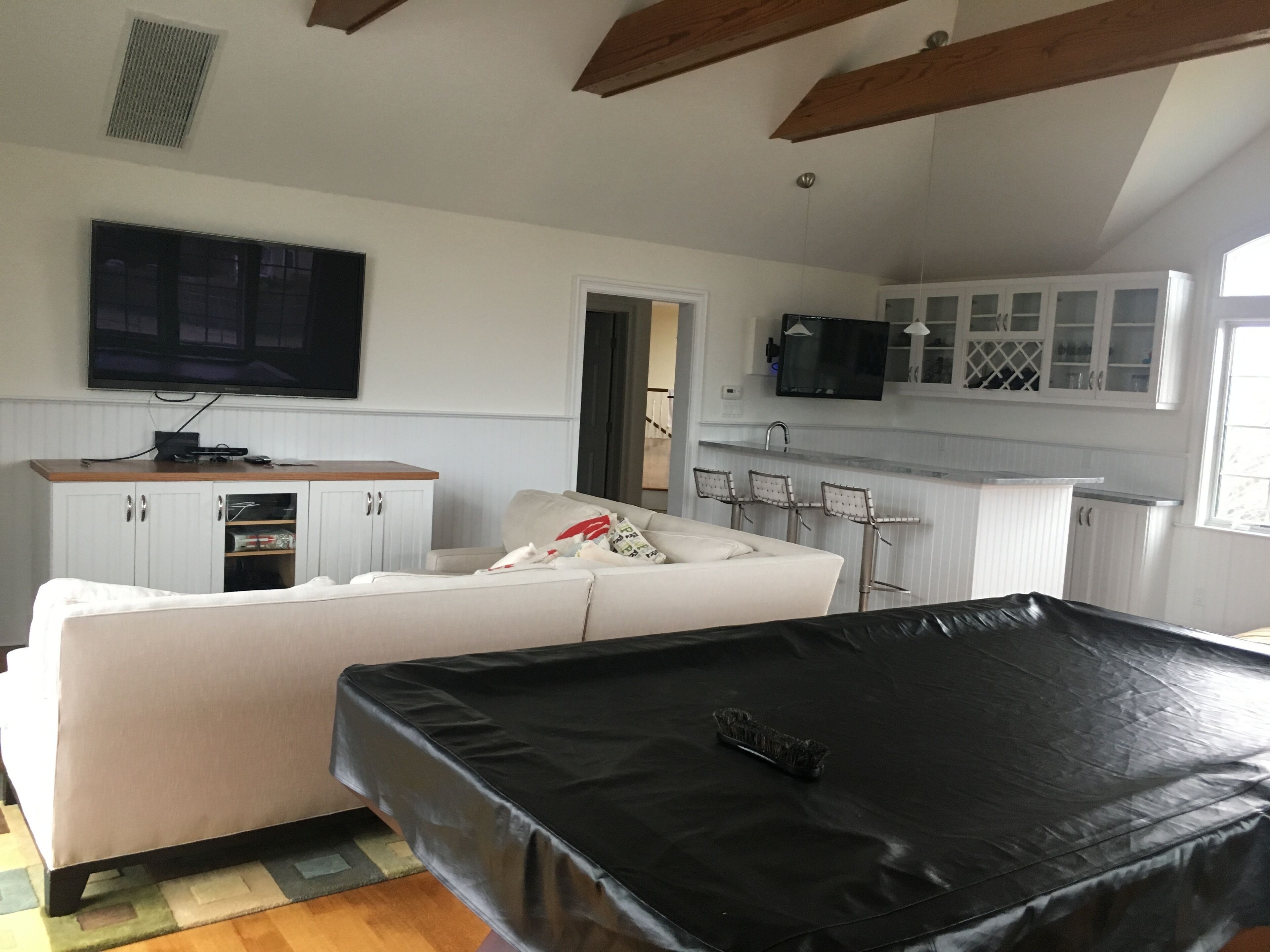 Amazing Family Friendly Home close to town