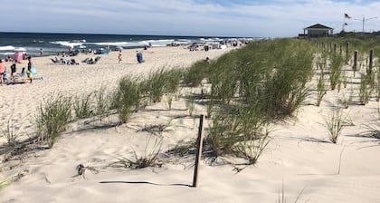 PREMIER HOST LISTING - 2 BR Private Cottage, On Site Pool, One Block to Beach !