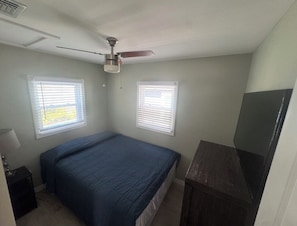 2 bedrooms, iron/ironing board, WiFi