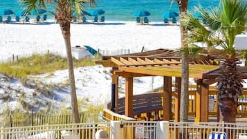 Innendørsbasseng og utendørsbasseng