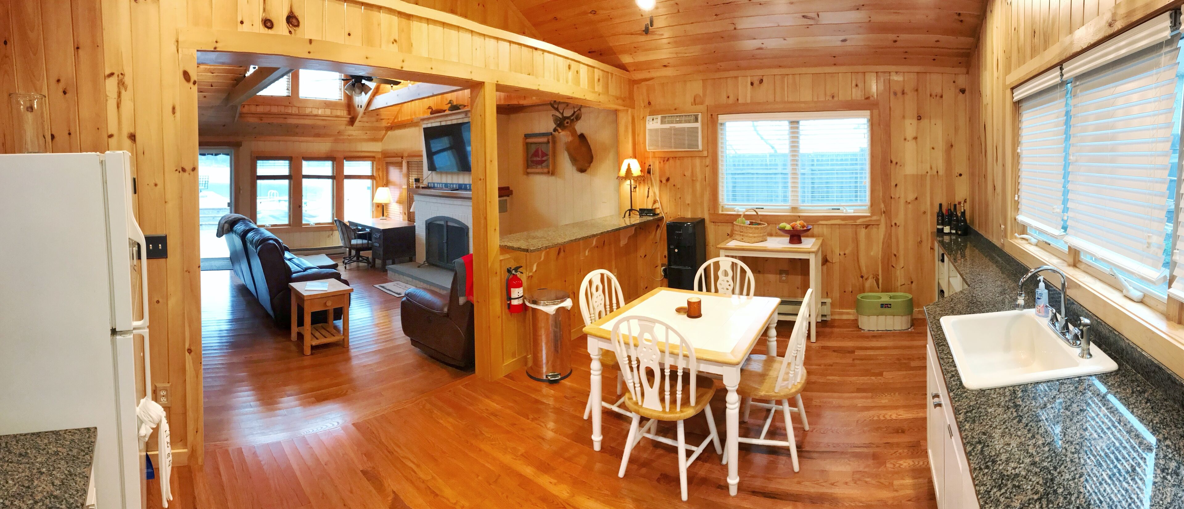 CULVER LAKE - LAKEFRONT ESCAPE