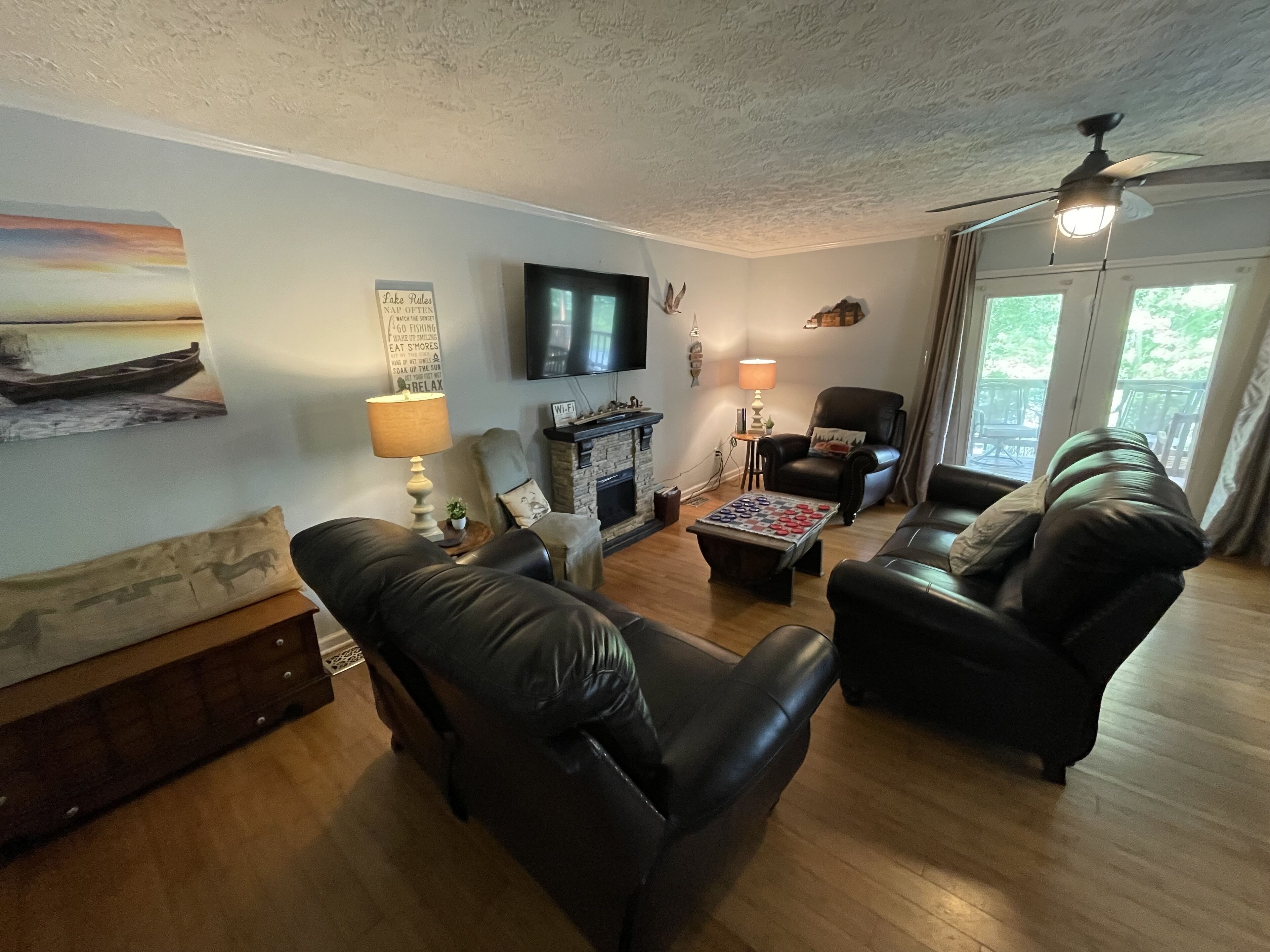 KY BOURBON TRAIL LAKEFRONT HOUSE WITH DOCK SLEEPS 8 Kayaking available 