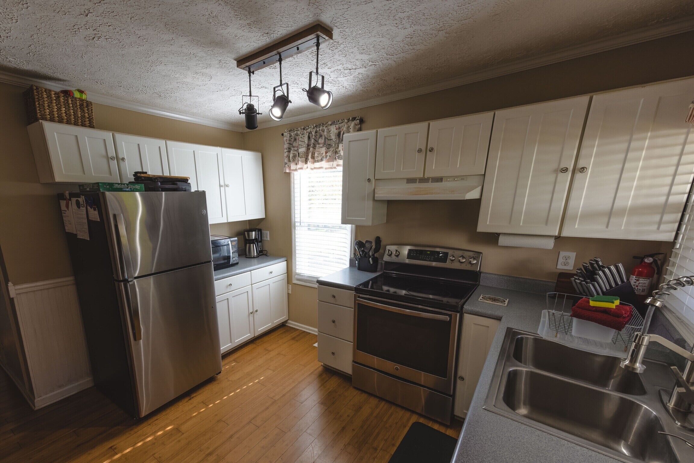 KY BOURBON TRAIL LAKEFRONT HOUSE WITH DOCK SLEEPS 8 Kayaking available 