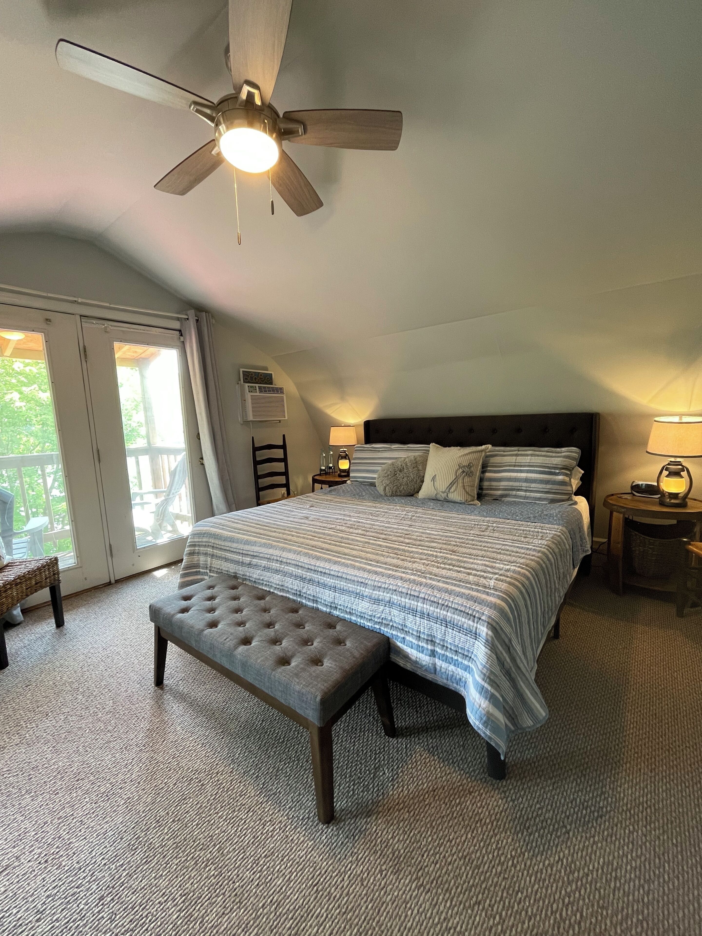 3 slaapkamers, een bureau, een strijkplank/strijkijzer, reisbedje