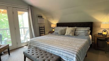 3 slaapkamers, een bureau, een strijkplank/strijkijzer, reisbedje