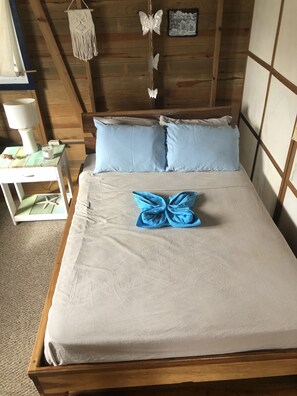 3 bedrooms, desk, WiFi, bed sheets - Oceanfront and Convenient Location (bocas del toro)