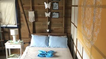 3 bedrooms, desk, WiFi, bed sheets