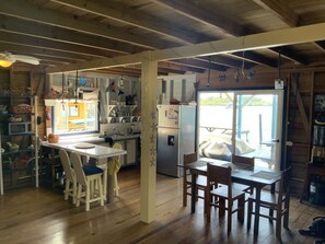 Dining - Oceanfront and Convenient Location (bocas del toro)