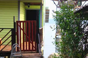 Property grounds - Oceanfront and Convenient Location (bocas del toro)