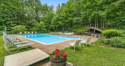 Spacious Sugarbush Retreat - Wood Stove, Outdoor Pool, 5 Mins to Sugarbush
