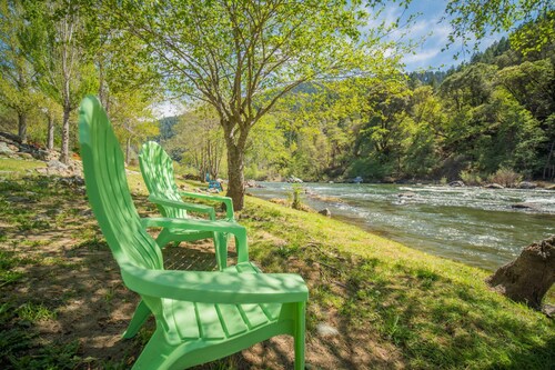 Creekside Studio - 1 bed/1 bath