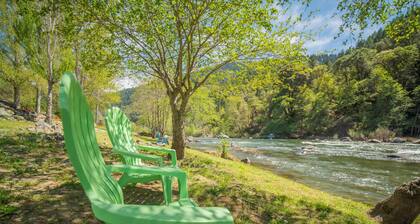 Creekside Studio - 1 bed/1 bath