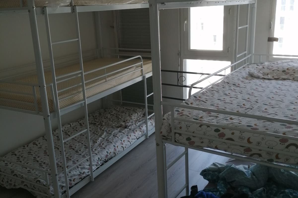 ห้องอีโคโนมีพักรวม, เตียงเดี่ยว 1 เตียง, ห้องน้ำรวม, วิวเมือง (5) | โต๊ะทำงาน, ผ้าม่านกันแสง, ห้องเก็บเสียง, เตารีด/โต๊ะรีดผ้า