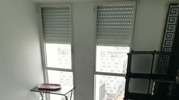 Chambre Double Économique, vue ville (3) | Ameublement personnalisé, bureau, rideaux occultants