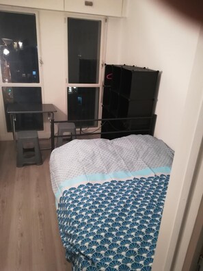 Individually furnished, desk, blackout curtains, soundproofing - Guesthouse in Sarcelles near Paris Center (Sarcelles)
