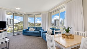 TV, DVD player - Twin Towns Resort 644 - Central Coolangatta/Tweed Heads (Tweed Heads)