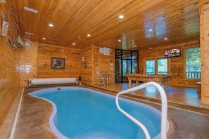 Pool - Bearly Wet: Indoor Pool, Mtn Views! Hot tub, Wifi, Game Room, near attractions (Sevierville)